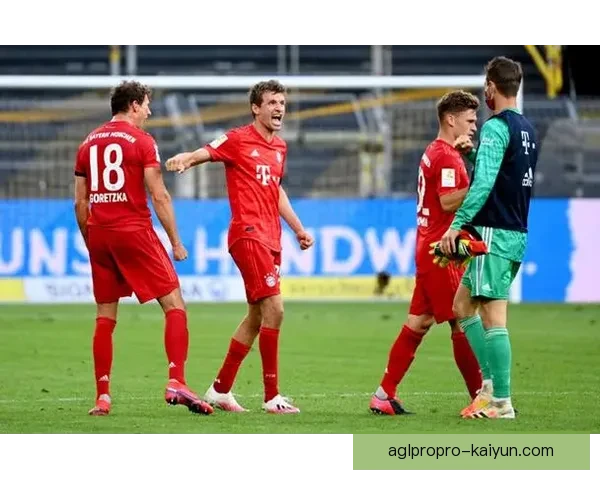 皮克助力球队防线稳如磐石，状态回暖表现亮眼