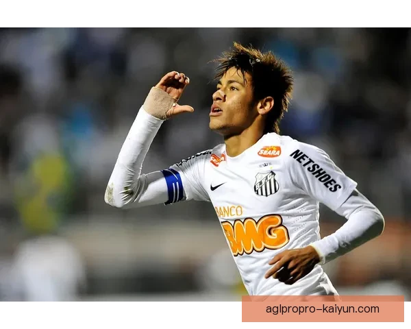 内马尔在桑托斯青训出道，职业生涯初期表现亮眼且备受期待