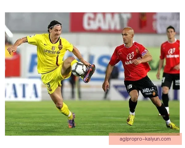 伊布射门方式分析：独特风格助力表现稳健