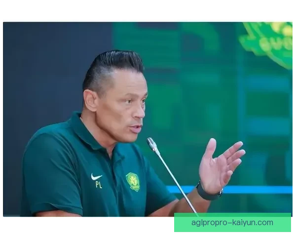 卡马文加在青训期间展现出出色潜力，持续提升技能受到广泛关注